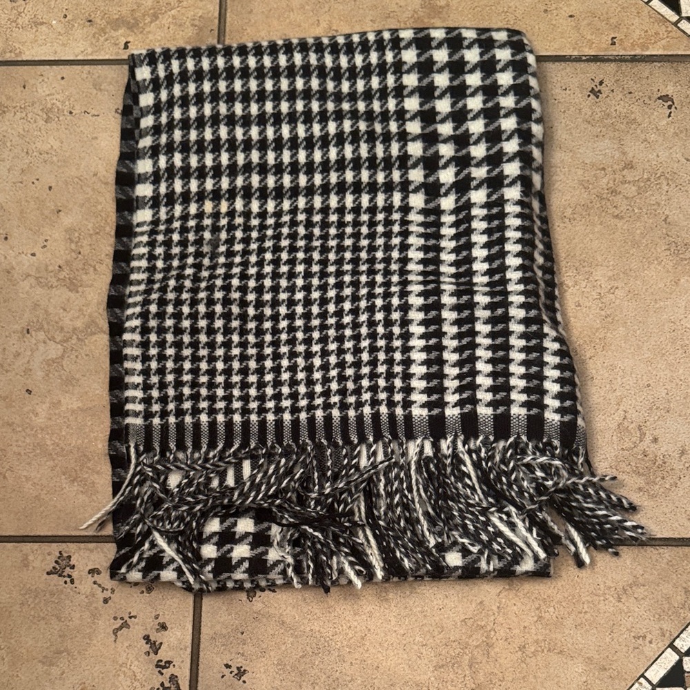 Black and White Houndstooth Scarf